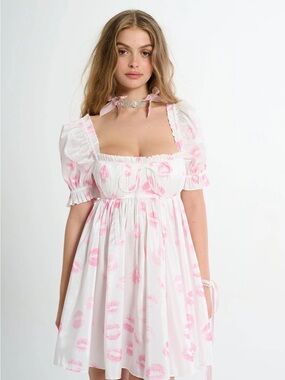 Selkie  Selkie Kiss on the Lips Bebe Seashell Dress medium